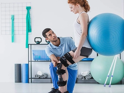 فیزیوتراپی در منزل تهران برای توانبخشی پس از جراحیهای ارتوپدی
